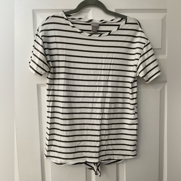 Striped T-Shirt with back tail split design - Picture 2 of 3